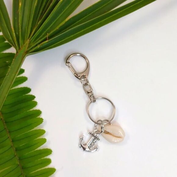 Seashell Keyring Anchor and Puka Shell Florida - Picture 1 of 9